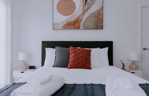 Central Mudgee House | Luxury Guesthouse , 2 Bedroom 2 Bathroom , Perfect Location