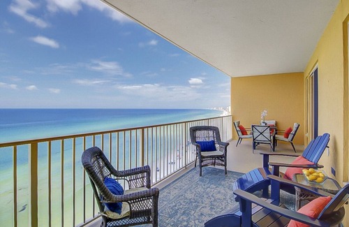 Thomas Drive Condo | Luxury Gulf-Front 2 Bedroom Condo