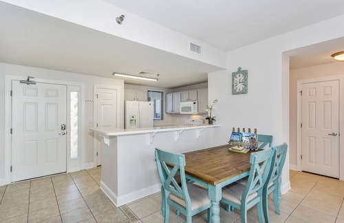 Pensacola Beach Condo | Luxury Gulf Front Condo with Community Pool & Hot Tub