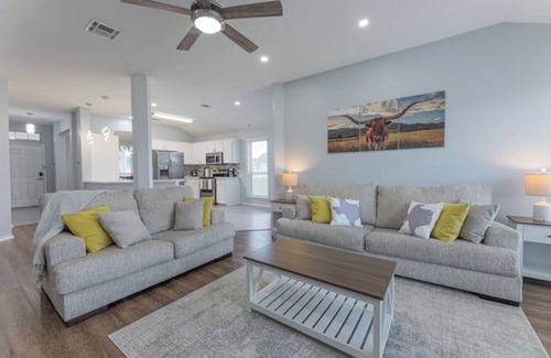 Killeen House | Luxury Harker Hideaway: Relax, Unwind, Explore