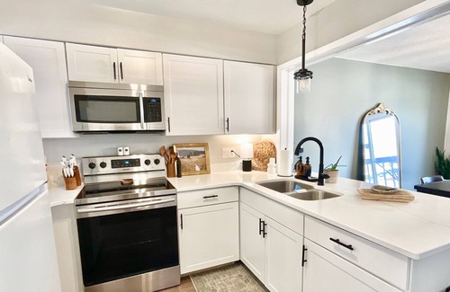 Weber Condo | Luxury Hawkeyes Retreat Home