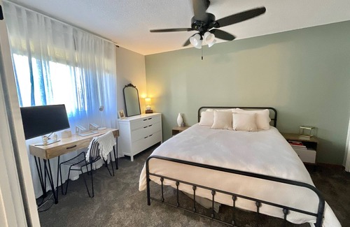 Weber Condo | Luxury Hawkeyes Retreat Home