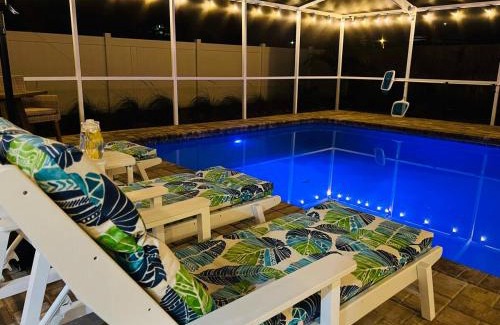 Tarpon Springs House | Luxury heated-pool home blocks from the beach