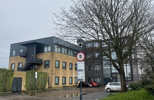 London Borough of Hounslow Apartment | LUXURY HEATHROW AIRPORT VOYAGER HOUSE APARTMENTS