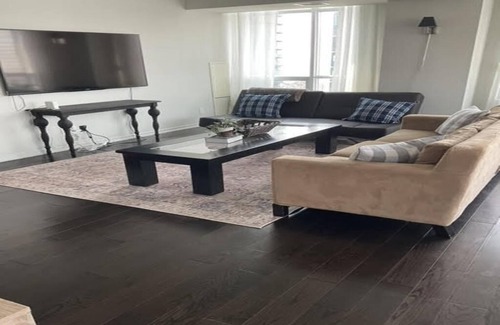 Toronto Entertainment District Condo | Luxury Highrise Condo in the South Core of Downtown Toronto