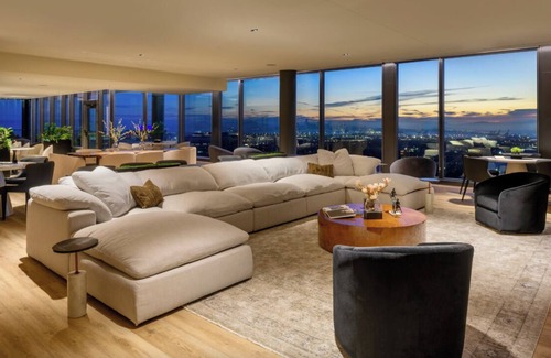 Downtown Oakland Apartment | Luxury Highrise Condo Near SF. Coworking, Gym, Spa, Pool