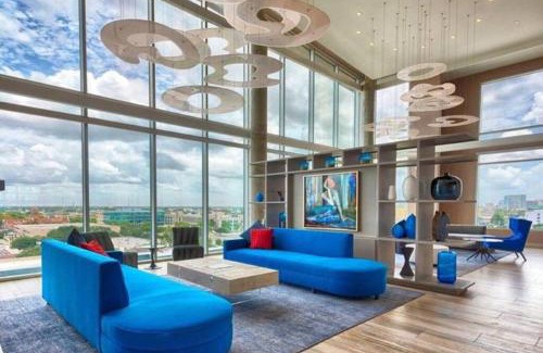 Midtown Apartment | Luxury Highrise in Midtown - Skyline Views and Chic Decor