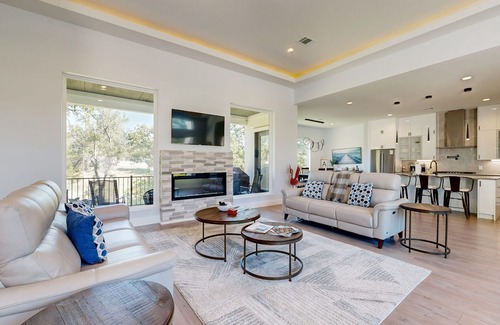 Horseshoe Bay West House | Luxury hill country home in Horseshoe Bay near Lake LBJ & golfing with gameroom