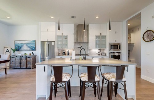 Horseshoe Bay West House | Luxury hill country home in Horseshoe Bay near Lake LBJ & golfing with gameroom