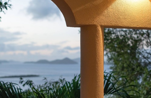 Contant Farms House | Luxury Hilltop Home With Amazing Water Views and Ideal Location