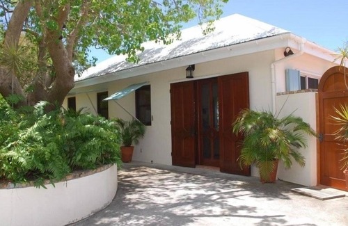 Contant Farms House | Luxury Hilltop Home With Amazing Water Views and Ideal Location