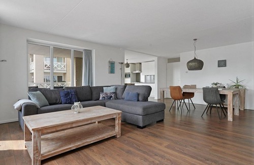 Ouddorp House | Luxury holiday apartment for 4 people - directly located at the marina and Grevelingen, near the Aqua Mundo swimming pool.