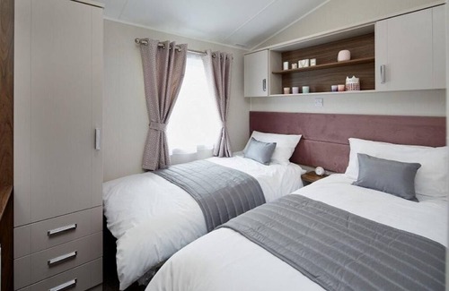 Woolhope Cabin | Luxury Holiday Lodge in Herefordshire Countryside - Windmill View