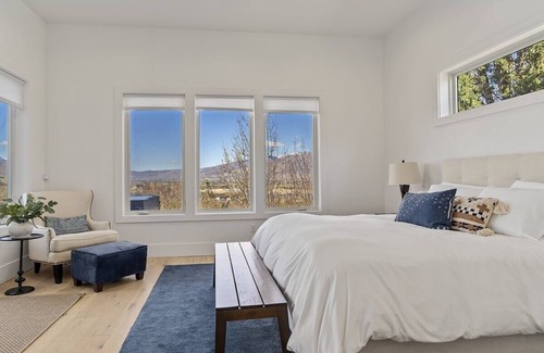 Huntsville House | Luxury Home close to Snowbasin!