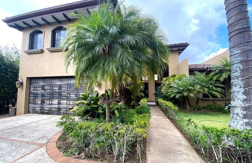 Escazu Villa | Luxury Home con vista, en las montañas de Escazu