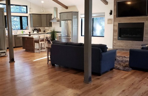 North Upper Truckee House | Luxury Home -Game & Theater Room- 4000sqftn Permit no:073322 TOT# T64849