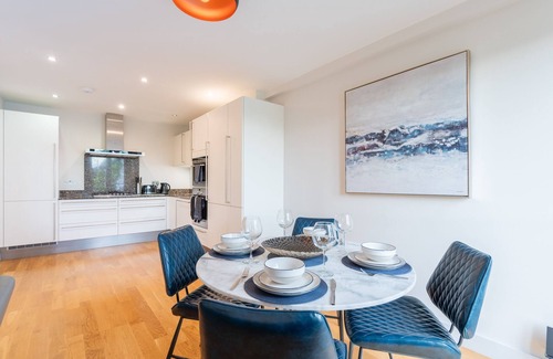 St. Andrews Apartment | Luxury home | Heart of town | Parking | Juliet balconies overlooking park