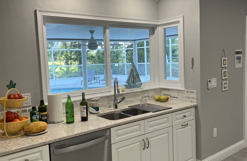 Southgate House | Luxury home/heated private pool mins drive to Siesta Key & Downtown Sarasota.