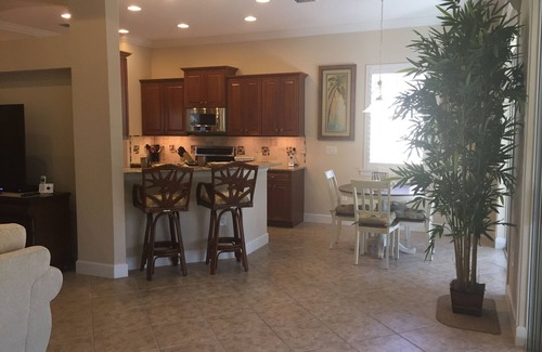 The Plantation Somerset Condo | Luxury home in gated community 3 miles away from the Ft Myers airport (RSW).