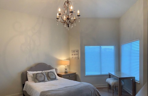 Rob Roy On The Lake House | Luxury home in quiet neighborhood with pool & hot tub near Downtown Austin!