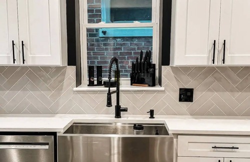 St. Louis House | Luxury Home in University City - WALKING DISTANCE TO FOREST PARK AND THE LOOP