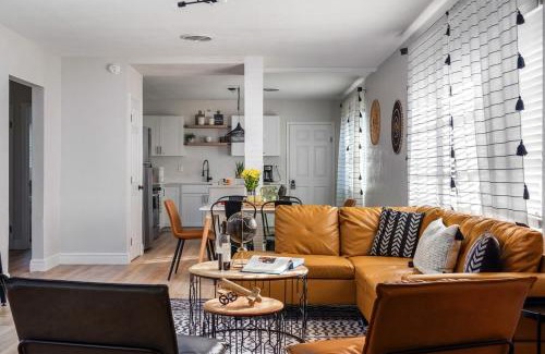 Tarpon Springs Apartment | Luxury Home & Mins to Beach and Walk to Downtown