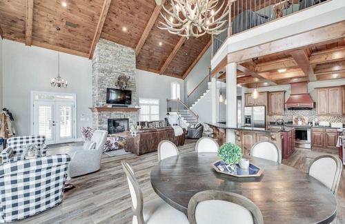 Gainesville House | Luxury Home on Private Peninsula