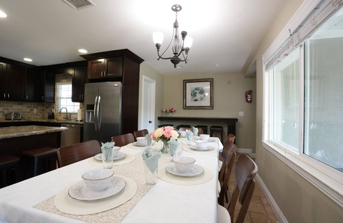 Hermosa Village House | Luxury Home: Pool/Jacuzzi, 3 Ensuites, Walk2Disney