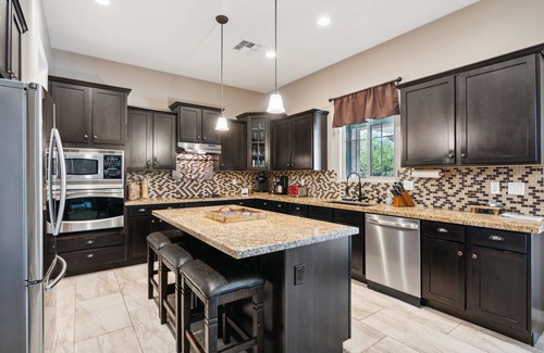 Stratland Shadows House | Luxury Home pool/spa, putting green, pool table, misting system