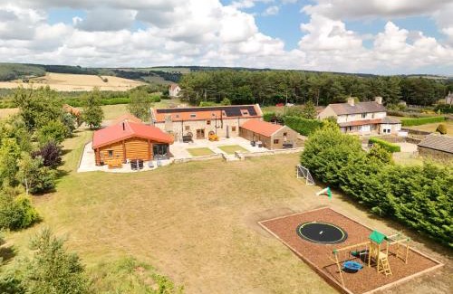 Crook House | Luxury Home, The Residence Sleeps 10, 2 Hot Tubs & Scenic Views near Durham & Bishop Auckland