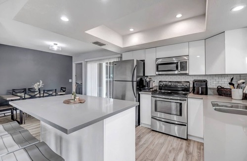 La Paz At Desert Springs House | Luxury Home w/Heated Pool & Golf Access