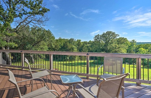 Oklahoma County House | Luxury Home w/Pool + Forest Vistas - 29 Mi to OKC!