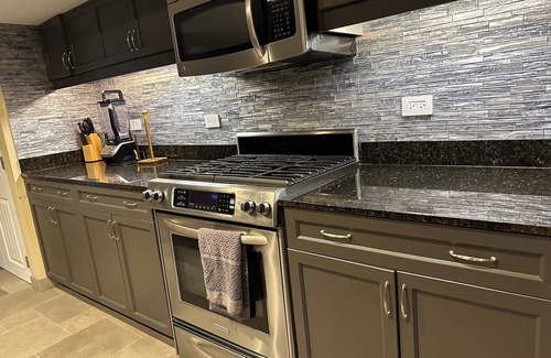 Morton Grove House | Luxury Home With Awesome Master Bathroom & Huge Back Yard