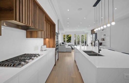 Richmond Hill House | Luxury Home with Sauna, Patio & Backyard Near Lake