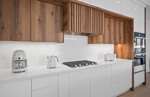 Richmond Hill House | Luxury Home with Sauna, Patio & Backyard Near Lake