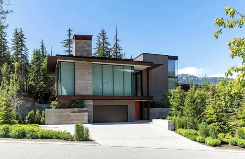 Whistler Creekside House | Luxury Home with Pool, Jacuzzi, Cinema, Pool Table