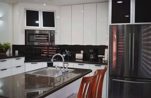 McAllen House | Luxury home with Pool, Electric Vehicle charger in McAllen near by hospitals and