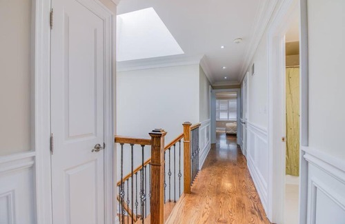 Birch Cliff Heights House | Luxury house, 25 minutes to Toronto Downtown