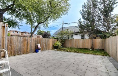 Birch Cliff Heights House | Luxury house, 25 minutes to Toronto Downtown