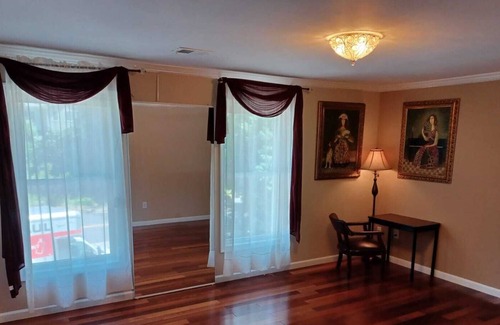 Vienna House | Luxury House in Heart of Tysons Corner