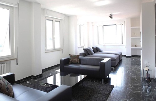 Carrara House | Luxury house in the center of Carrara overlooking the Marble and Sea Caves