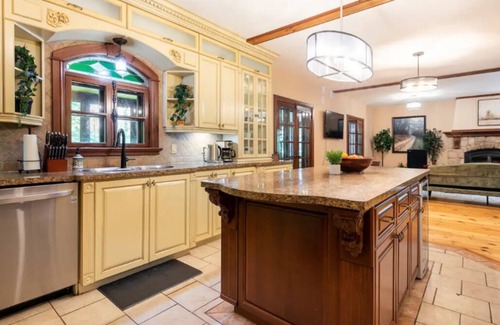 La Conception Ski Chalet | Luxury House on the Banks of the River Rouge