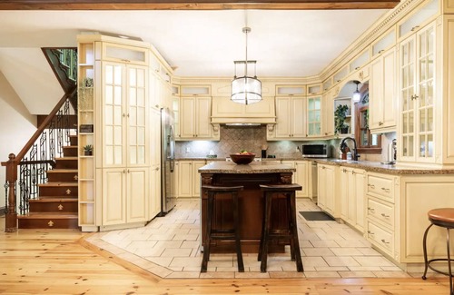 La Conception Ski Chalet | Luxury House on the Banks of the River Rouge