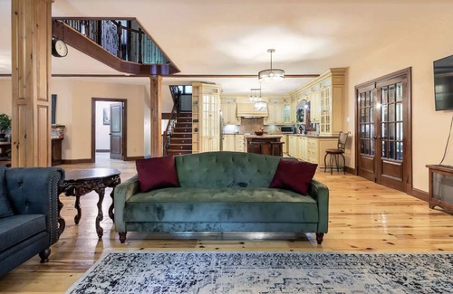 La Conception Ski Chalet | Luxury House on the Banks of the River Rouge