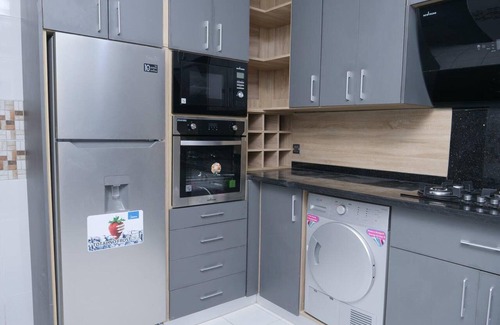 Abuja House | Luxury House - Sleeps 8 & Free Parking