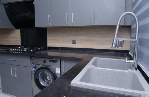 Abuja House | Luxury House - Sleeps 8 & Free Parking