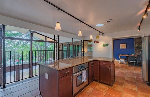 Wetmore House | Luxury House with a Huge Pool & Game Room by Fiesta Texas & Seaworld