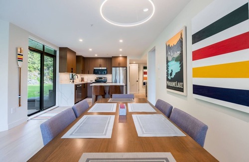 Blueberry Hill Condo | Luxury Hudson's Bay Stay | Mtn Views | AC | BBQ
