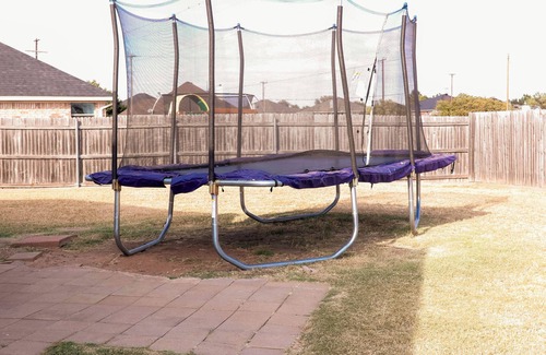 Wichita Falls House | Luxury huge 4br home, 2king, 1queen, triple bunk bed, 4TV with fence playground❣️