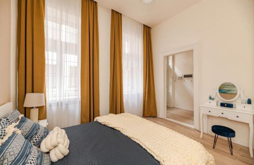 Corvin negyed Apartment | Luxury Huge Apartman - 92m2 - 3 Bedrooms - 3 Air Conditioners - Free Garage!